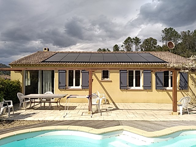 Panneaux solaires : pourquoi faire appel à un charpentier couvreur ?